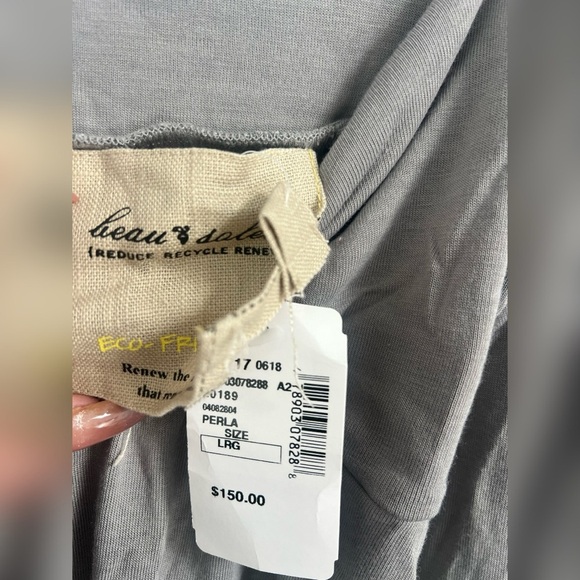 Beau & Soleil 100% Organic
Bamboo 90s y2K Trending NEW grey top Size L - Picture 2 of 3